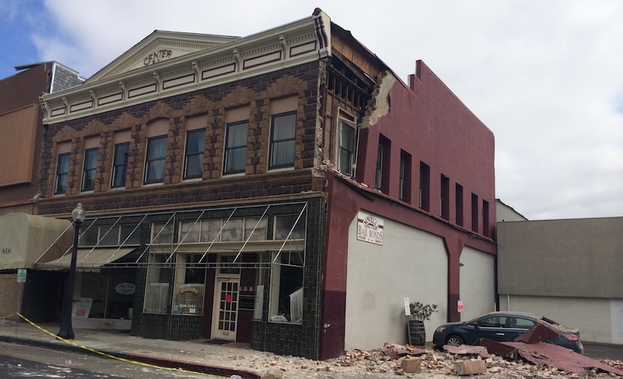 Earthquake-damaged_building